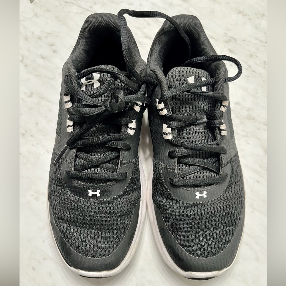 GUC - Under Armor black women’s sneakers